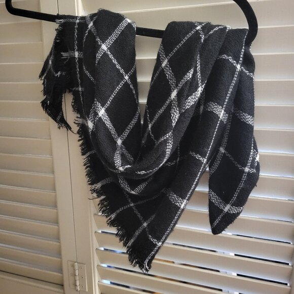 Black and White Triangle Tartan Scarf - Picture 1 of 3